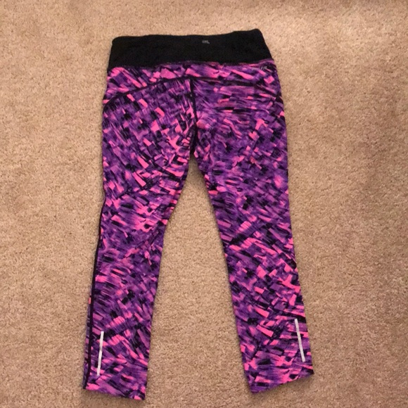 Nike Dri Fit Crops - Picture 2 of 3